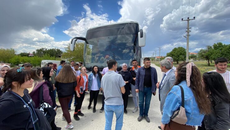 BAŞKAN ŞEVKAN, PAÜ’LÜ ÖĞRENCİLERİ AĞIRLADI