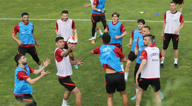 A MİLLÎ TAKIM ÇİFT ANTRENMAN YAPTI