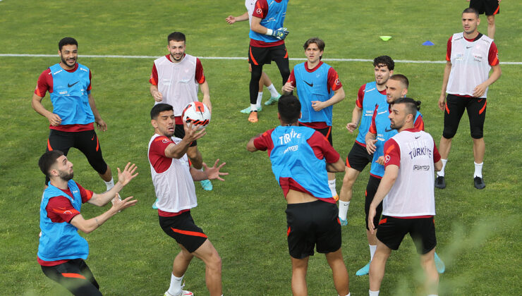 A MİLLÎ TAKIM ÇİFT ANTRENMAN YAPTI