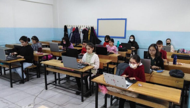 TÜRK ÖĞRENCİLERDEN TARİHİ BAŞARI