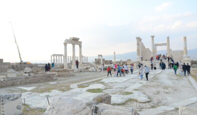 ANTİK KENTTE EZGİLER YANKILANDI