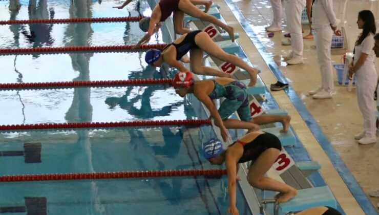 YÜZMEDE DENIZLI PARMAK ISIRTTI