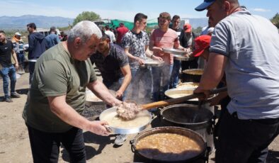 YÖRÜKLER BOLLUK VE BEREKET IÇIN KURBANLAR KESTI
