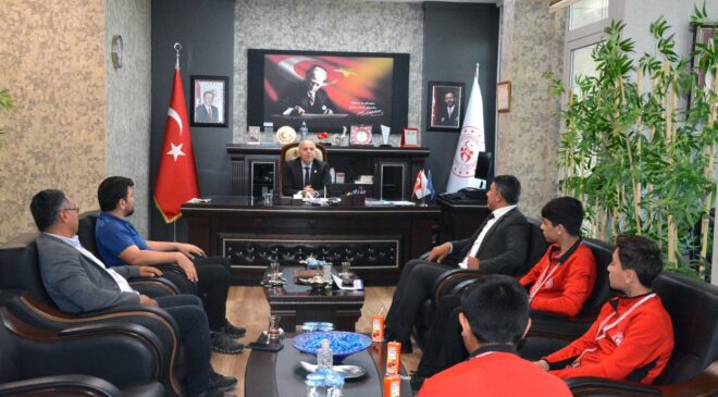 ŞAMPİYON GÜREŞÇİLER SEVİNÇLERİNİ İLMAN’LA PAYLAŞTI