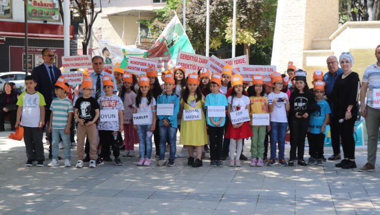 ÖĞRENCİLER PANDEMİDE ARTAN TEKNOLOJİ BAĞIMLIĞINA DİKKAT ÇEKTİ