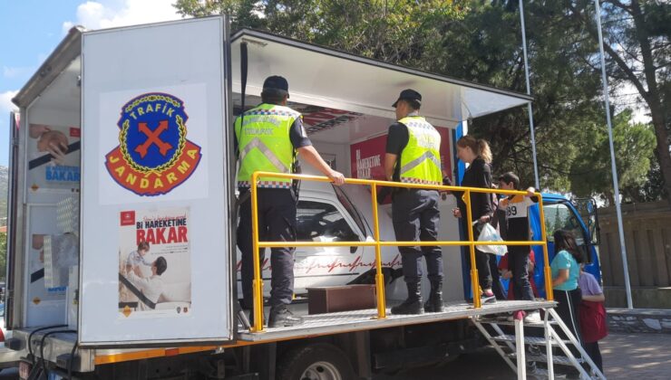 EMNİYET KEMERİNİN ÖNEMİNİ SİMÜLASYON ARACIYLA ANLATILDI