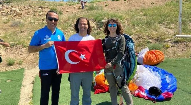 KAYMAKAMDAN PAMUKKALE SEMALARINDA ANLAMLI UÇUŞ