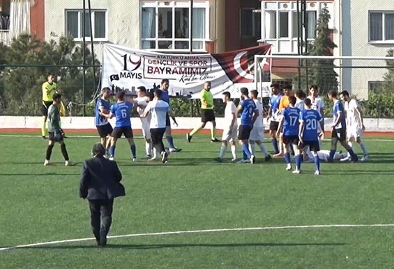 SAHA BİR ANDA RİNGE DÖNÜŞTÜ