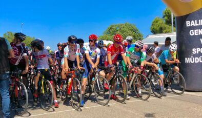 DENİZLİLİ BİSİKLETÇİLER PODYUMDA BOY GÖSTERDİ