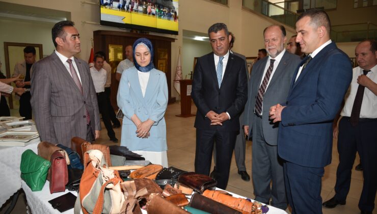 EL EMEĞİ GÖZ NURU ESERLERİNİ SERGİLEDİLER