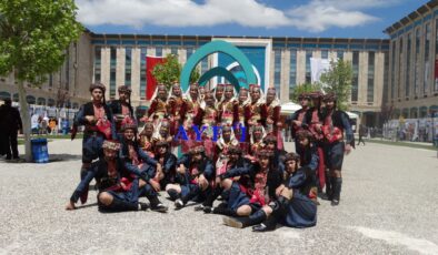 PAÜ HALK OYUNLARI TOPLULUĞU İZLEYENLERDEN TAM NOT ALDI