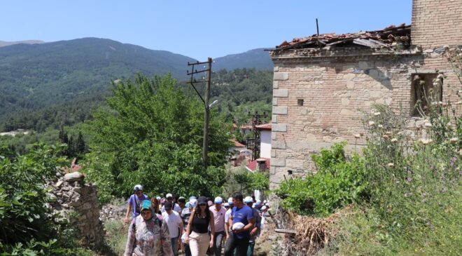 Tuğba Yurt, antik Attouda kentinde hayranlarıyla buluştu