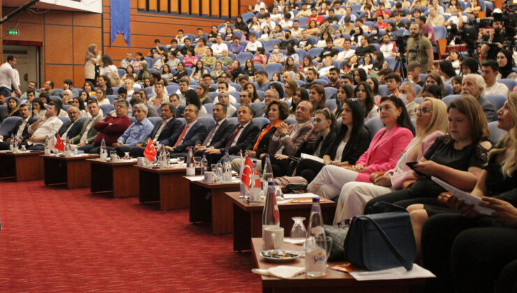 İŞ DÜNYASI VE ÖĞRENCİLER KONFERANSTA BULUŞTU