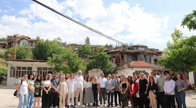 ÖĞRENCİLER BİTİRME PROJELERİYLE TARİHE IŞIK OLACAK