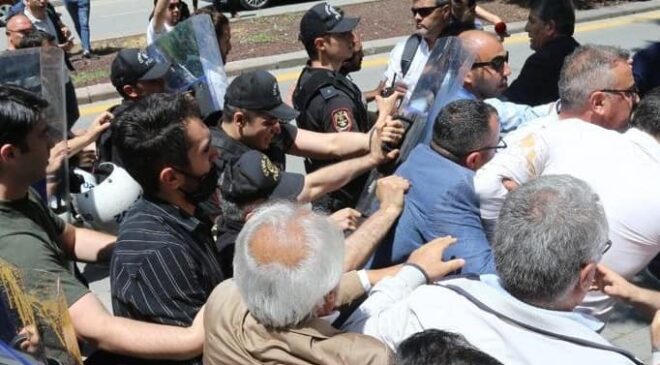 TÜİK PROTESTOSUNA POLİS MÜDAHALE ETTİ