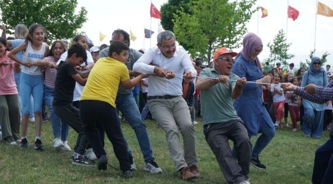 ÇİVRİL UÇURTMA ŞENLİĞİ DÜZENLENDİ  