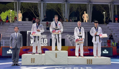 HAKAN REÇBER’DEN TARİHİ ALTIN MADALYA!