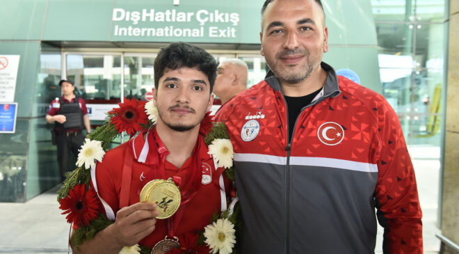 AVRUPA ŞAMPİYONU MİLLİ HALTERCİ MUHAMMED FURKAN ÖZBEK’E COŞKULU KARŞILAMA
