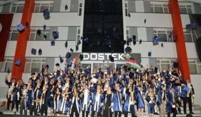 DOSTEK KOLEJİ’DE 119 ÖĞRENCİ MEZUNİYET HEYECANI YAŞADI