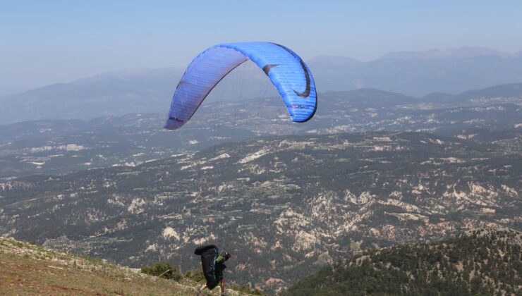 EN HIZLI PARAŞÜT PİLOTLARI, ÇAMELİ SEMALARINDA MİLLİ FORMA İÇİN YARIŞIYOR