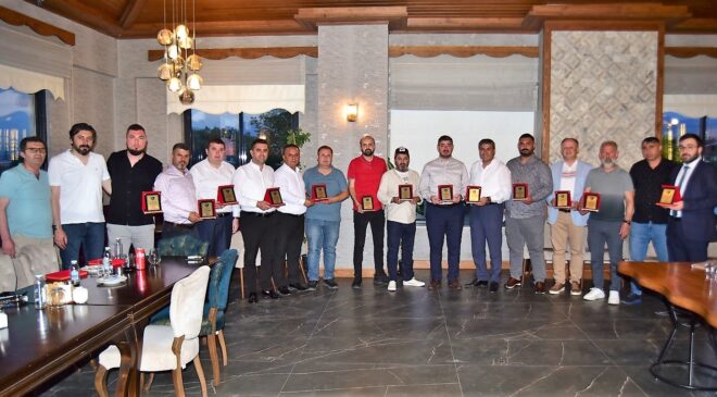 DENİZLİSPOR’A DESTEK VEREN YÖNETİCİLER ONURLANDIRILDI