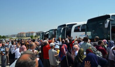 DENİZLİ’DEN İLK HAC KAFİLESİ DUALARLA KUTSAL TOPRAKLARA UĞURLANDI