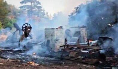 MARANGOZ ATÖLYESİNDE ÇIKAN YANGIN BİTİŞİKTEKİ EVE SIÇRADI