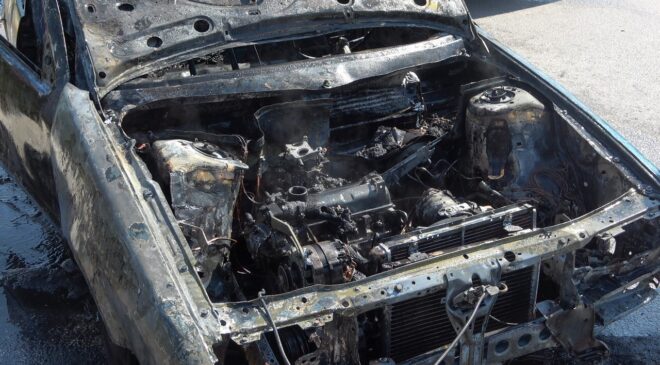 ALEVLERE TESLİM OLAN ARAÇ HURDAYA DÖNDÜ