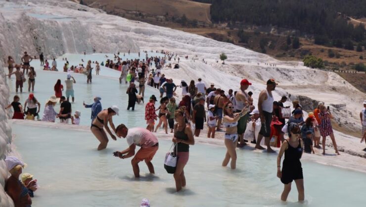 Beyaz cennet Pamukkale’ye gelen ziyaretçi sayısı 5 kat arttı