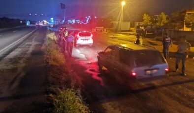 BANGLADEŞLİLERİ YURT DIŞINA KAÇIRMAYA ÇALIŞAN 5 ORGANİZATÖR TUTUKLANDI