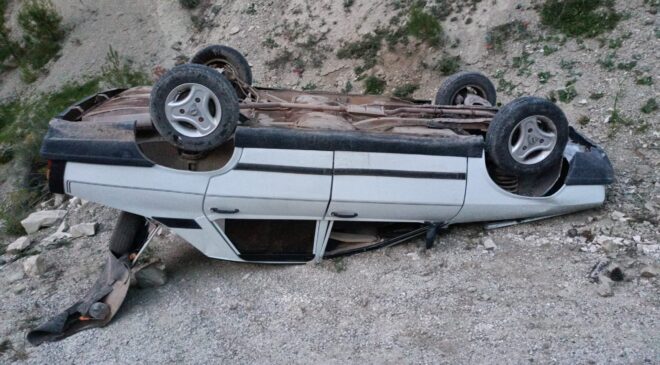 VİRAJI ALAMAYAN OTOMOBİL TAKLA ATIP TERS DÖNDÜ; 1 YARALI