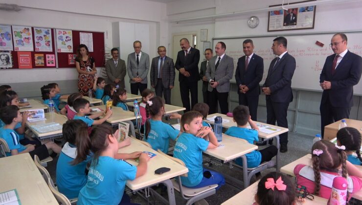 ÖĞRENCİLER KARNE HEYECANI YAŞADI