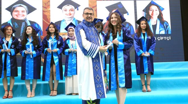 PAÜ MEZUNLARINI YENİ YAŞAMLARINA UĞURLADI