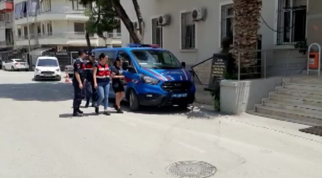 ALTIN DİŞLİ SAHTE SAVCI DOLANDIRDIĞI PARALARLA EĞLENİRKEN YAKALANDI