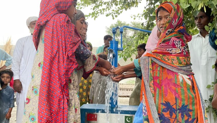 MEZUNİYET ANISINA PAKİSTAN’DA SU KUYUSU AÇTIRDILAR