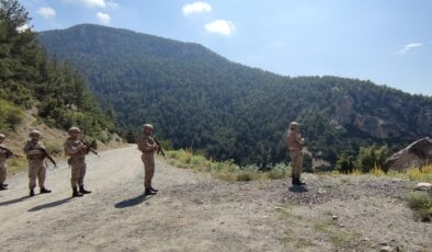 JANDARMA KOMANDOLAR DENİZLİ’NİN CİĞERLERİNDE KUŞ UÇURTMUYOR