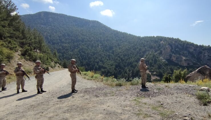 JANDARMA KOMANDOLAR DENİZLİ’NİN CİĞERLERİNDE KUŞ UÇURTMUYOR