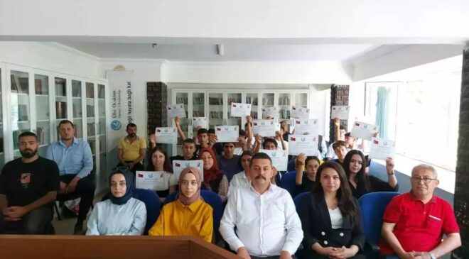 SOLAK, BAŞARILI ÖĞRENCİLERİ ÖDÜLLENDİRDİ