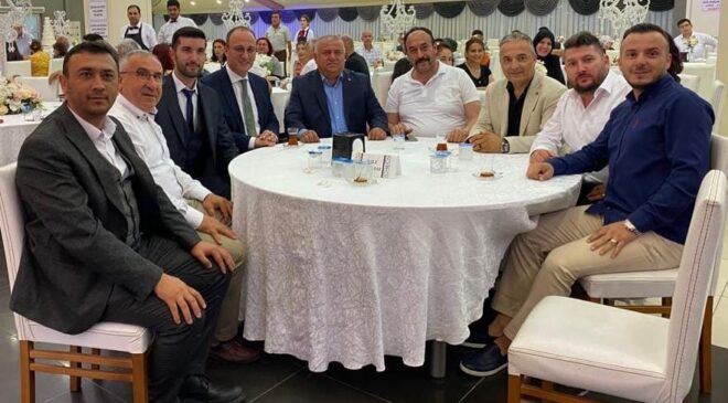 GENÇ YÖNETİCİ DÜNYA EVİNE GİRDİ