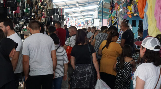 UZMANINDAN UYARI: ‘ÖPÜŞME VE KUCAKLAŞMALAR SALGINI YAYGINLAŞTIRABİLİR’