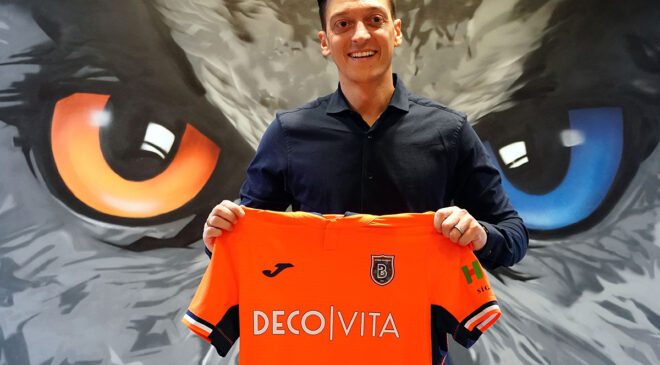 MESUT ÖZİL, BAŞAKŞEHİR’E RESMİ İMZAYI ATTI