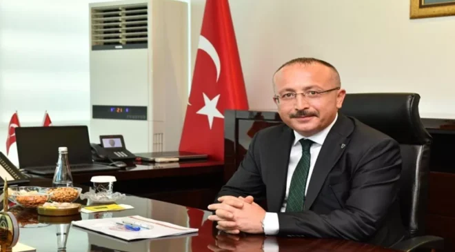 VALİ ATİK “ŞANLI BAYRAĞIMIZ İNDİRİLEMEZ”