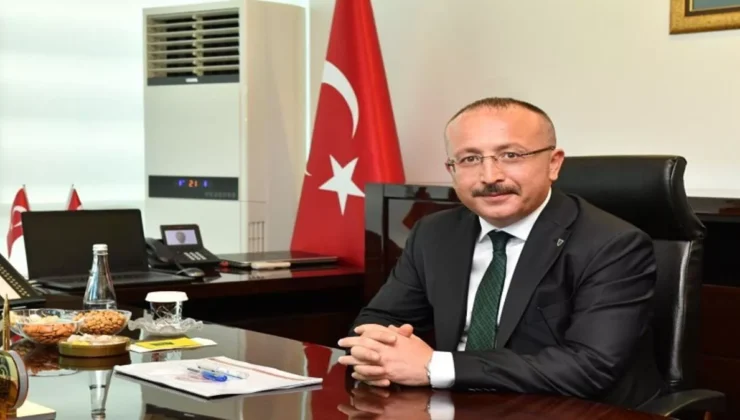 VALİ ATİK “ŞANLI BAYRAĞIMIZ İNDİRİLEMEZ”