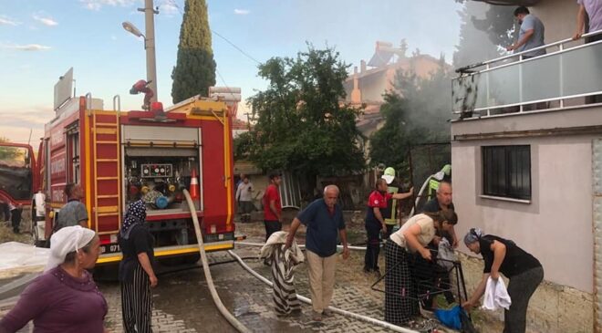 Vatandaşın hortumla müdahalesi apartmanı yanmaktan kurtardı
