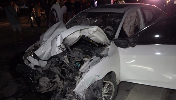 ARAÇTA SIKIŞAN SÜRÜCÜYÜ ÇIKARMAK İÇİN ZAMANLA YARIŞTILAR