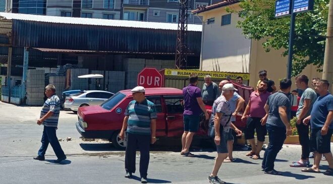 ÇÖZÜMSÜZ KAVŞAĞA VATANDAŞ TEPKİSİ