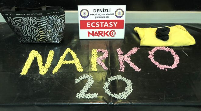 OTOBÜSTEKİ YOLCUDAN UYUŞTURUCU ÇIKTI