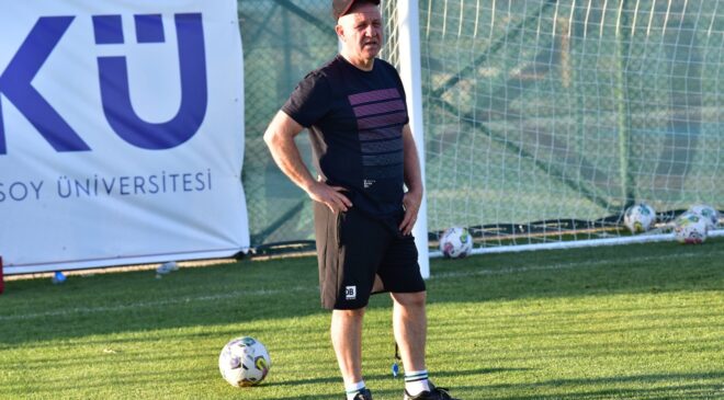 DENİZLİSPOR MEVCUT KADROYLA EN İYİSİNİ YAPMAK İSTİYOR