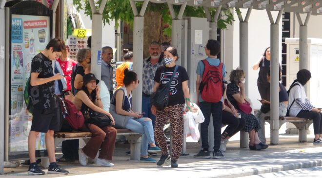 UZUN BİR ARADAN SONRA YÜKSELİŞE GEÇEN SALGIN DENİZLİLERİ TEDİRGİN ETTİ