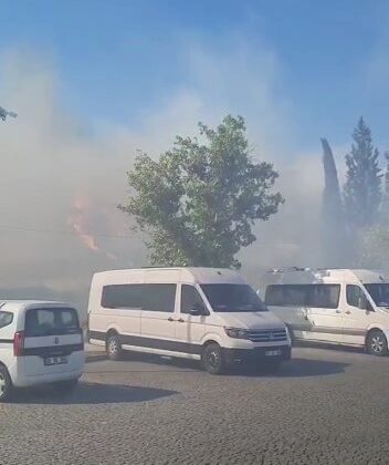 PAMUKKALE’DE ÖRTÜ YANGINI PANİĞE NEDEN OLDU